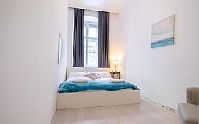 Trendy 1Br & 1Lr Near Rennweg, Great City Links